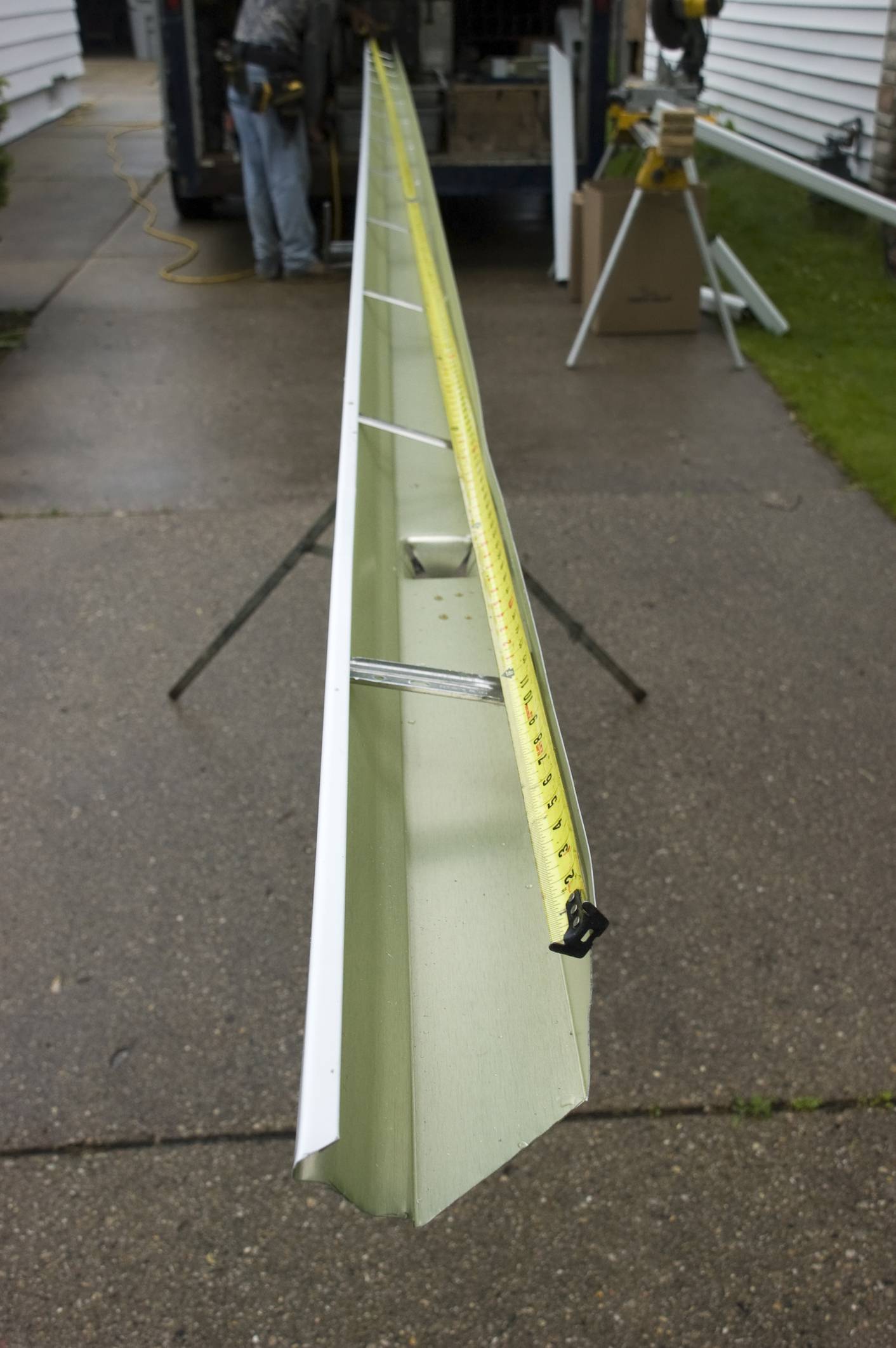 choosing the right type of gutters for your roof